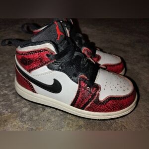 Toddler Jordan 1 Mid SE Wear-Away Chicago